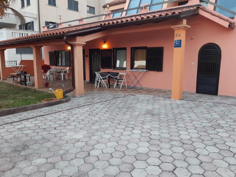 Apartmani Delas Pjescana Uvala Exterior foto